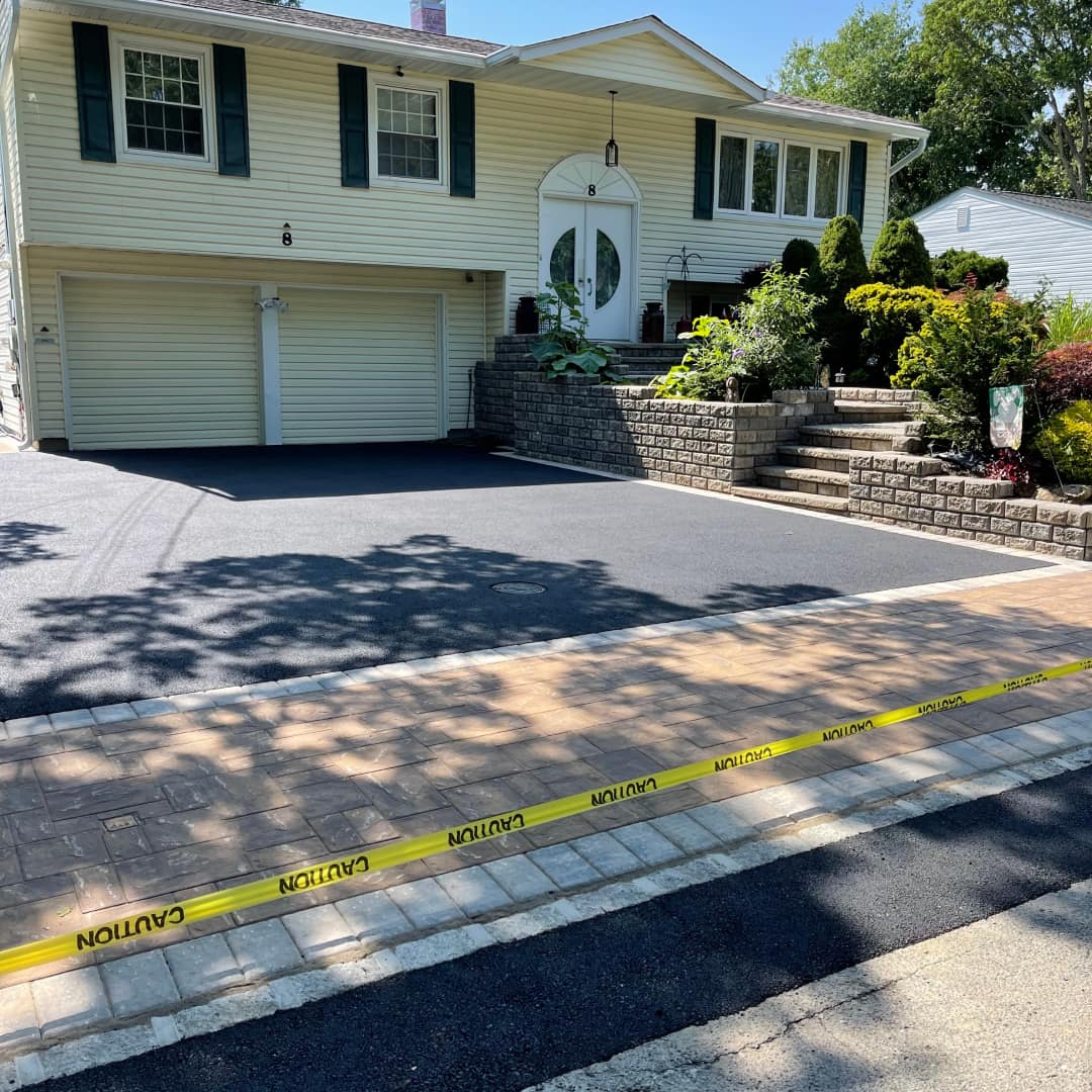 Recommended blacktop driveway contractors near Smithtown