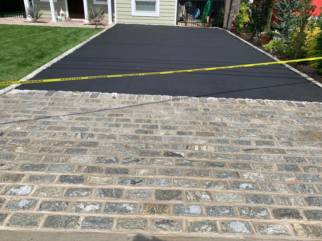 Granite cobblestone apron & asphalt drive — Smithtown, NY